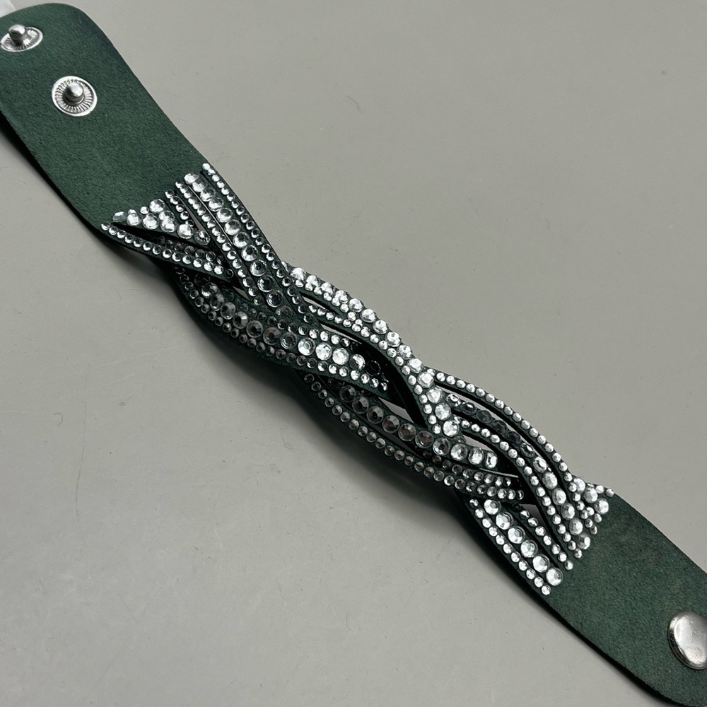 Elegant Silver and Green Crystal Bracelet - Picture 3 of 4